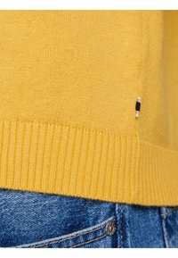 Jack & Jones JJEBASIC CREW NECK NOOS - Strickpullover - yellow