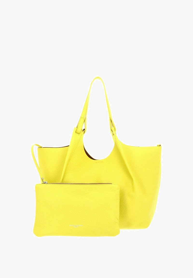 Gelbe Ledertasche mit strukturierten Oberflächen, die eine große Öffnung und zwei Schulterriemen aufweist. Enthält ein passendes, kleines Reißverschlussmäppchen.