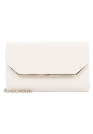 Witte rechthoekige clutch met een zilveren metalen stangdetail en een klein zilveren kettinkje aan de zijkant bevestigd.