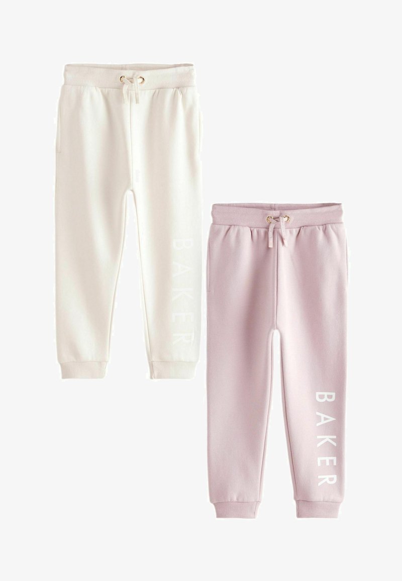 Dva para trenirki: jedan bijel s natpisom "BAKER", jedan svjetlo ružičasti. Oba imaju elastične pasice i manžete, s vezicama.