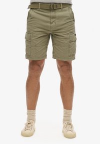 Olijfgroene cargoshorts van katoen, met meerdere zijzakken, riemlussen en een recht gesneden ontwerp.