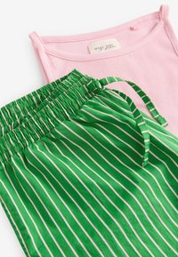 Next REGULAR FIT SET - Nattplagg set - pink green stripe