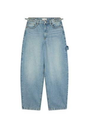 Jeans in denim azzurro chiaro con vestibilità rilassata, design a gamba dritta, cinque tasche e passanti per la cintura. Presentano leggeri sbiadimenti e dettagli di cucitura.