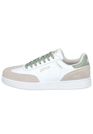Zapatilla blanca y beige con cordones verdes, acentos de malla texturizada y una sutil marca. Presenta un diseño clásico de corte bajo y suela de goma.