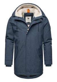 Parka bleu marin cu o căptușeală moale din fleece de culoare crem. Dispune de o glugă ajustabilă, fermoar frontal și două buzunare laterale. Design simplu.