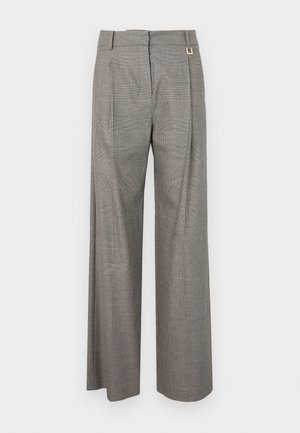Pantaloni a gamba larga grigio a quadri con vita alta, pieghe frontali e una finitura in metallo dorato sulla cintura. Tessuto testurizzato.