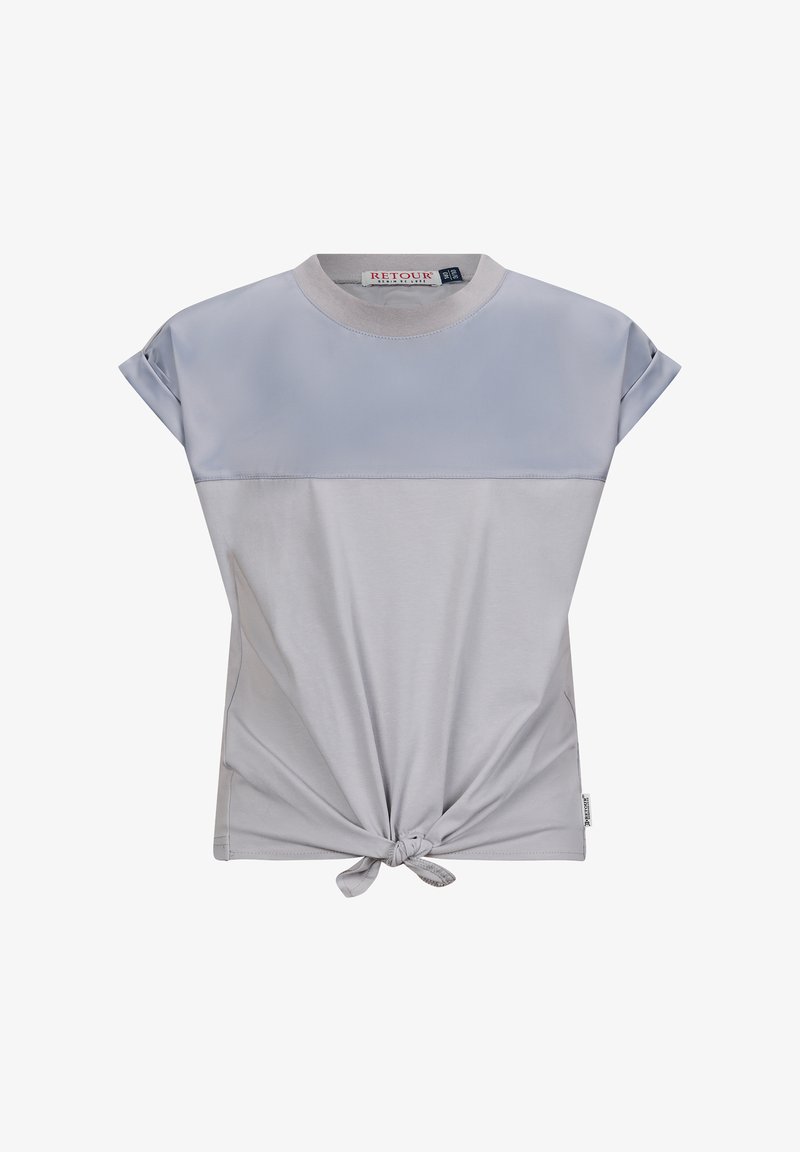 Szara koszulka z krótkimi, podwiniętymi rękawami, z detalem w postaci węzełka na dole oraz kontrastowym, jasnoszarym panelem na wysokości klatki piersiowej.