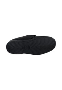 Calzado negro con una suela de goma plana y texturizada, y un material superior suave. Diseño simple sin acentos ni herrajes visibles.