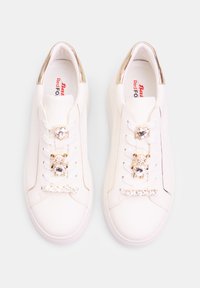 Bata Tossud - bianco