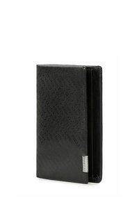 Czarny portfel ze skóry z wytłoczonym wzorem logo, o prostokątnym kształcie, gładkiej fakturze i srebrnymi elementami. Kompaktowy i minimalistyczny design.