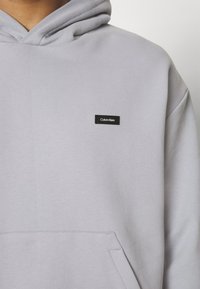 Calvin Klein Jersey con capucha - lilac