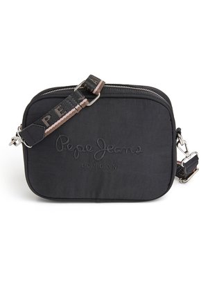 Czarna, prostokątna torba na ramię z regulowanym paskiem, srebrnym zamkiem błyskawicznym i wyhaftowanym napisem „Pepe Jeans London” z przodu.