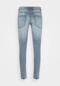 Lyseblå skinny jeans lavet af denim, med en falmet vask, fem lommer og et klassisk taljebånd uden pynt.