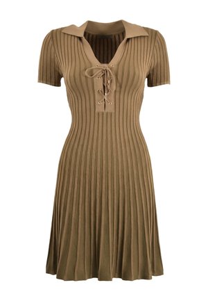 Barna bordázott kötött rövid ujjú ruha gallérral és fűzős V-nyak részlettel, deréknál testre szabott és szoknyarésznél bővülő