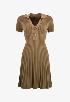 Barna bordázott kötött rövid ujjú ruha gallérral és fűzős V-nyak részlettel, deréknál testre szabott és szoknyarésznél bővülő