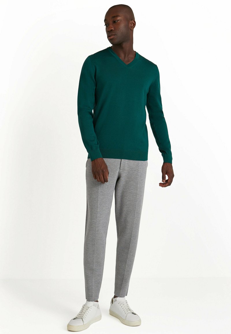 FALKE BASIC NEW MERINO V-NECK - Maglione - pink
