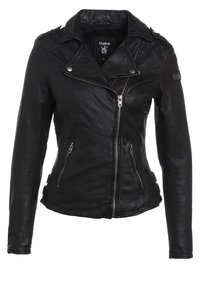 Černá kožená motocyklová bunda s přiléhavým střihem, zapínáním na zip, diagonální kapsou na prsou a dvěma bočními kapsami. Obsahuje kovové detaily.