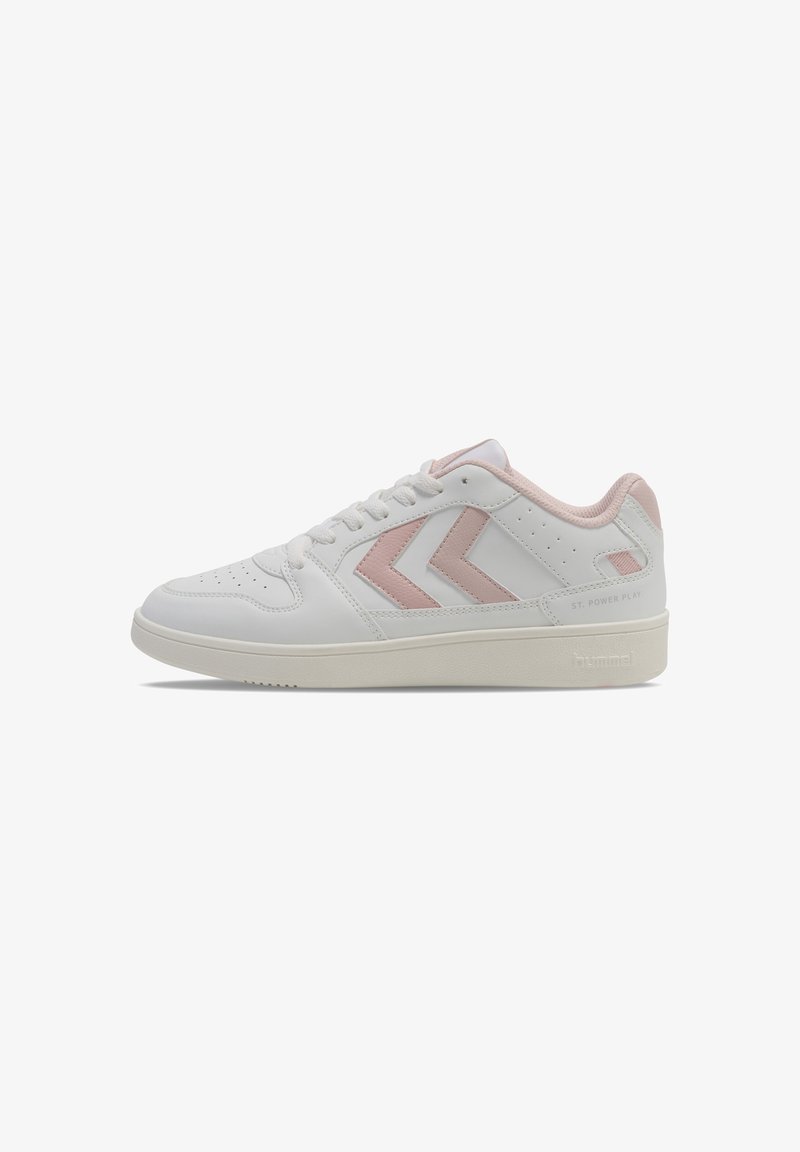 White sneaker with pink accents, made of synthetic leather. Features perforations, raised logo, and a flat sole design.