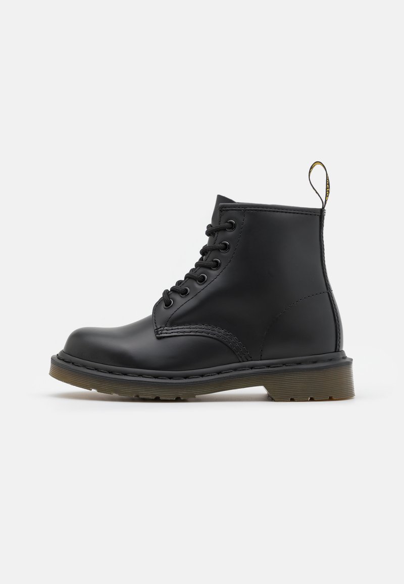 Dr. Martens - 101 6 EYE BOOT UNISEX - Suvarstomi aulinukai - black, Padidinti