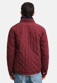 GANT QUILTED WINDCHEATER - Light jacket - wine red