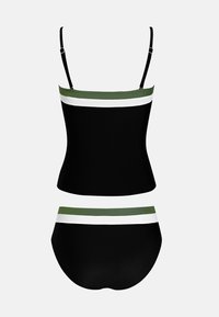 Conjunto de bikini negro que incluye una parte superior tipo tankini con tirantes ajustables y rayas en verde y blanco contrastantes, acompañado de una parte inferior a juego.