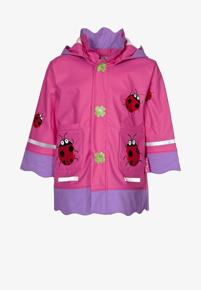 Rosa und violette Kinderregenjacke mit Kapuze, floralen Knöpfen und Cartoon-Marienkäferdruck auf den Taschen, Ärmeln und der Vorderseite.