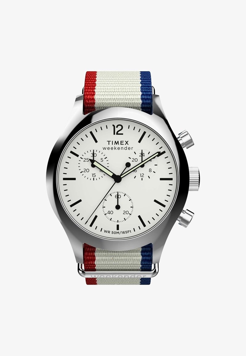 Orologio Timex Weekender con quadrante bianco, cassa in acciaio inossidabile argentato e cinturino in nylon multicolore (rosso, bianco, blu). Presenta sub-quadranti cronografici.
