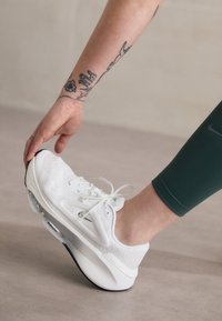 Nike Performance VERSAIR PRM Trainingsschoen summit white