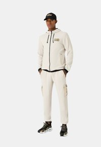 EA7 Emporio Armani GOLD LABEL  - Outdoorové nohavice - beige