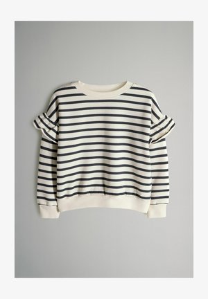 Biely a čierny horizontálne pruhovaný sveter s dlhou rukávou, s volánikmi na horných častiach rúk a rebrovanými manžetami a lemom.