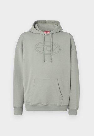 Jasnoszara bluza z kapturem, posiadająca przednią kieszeń kangur, sznurki do ściągania oraz wytłaczane owalne logo na piersi.