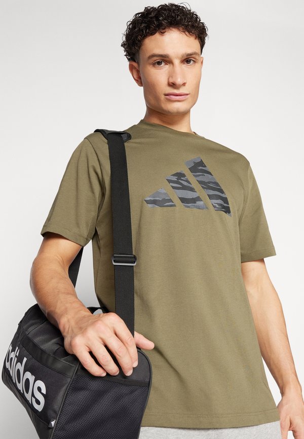 CODES CAMOUFLAGE GRAPHIC - Print T-shirt - olive strata2