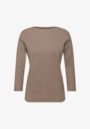 Taupe geribd gebreid shirt met lange mouwen, boothals en een getailleerd silhouet, getoond tegen een witte achtergrond.