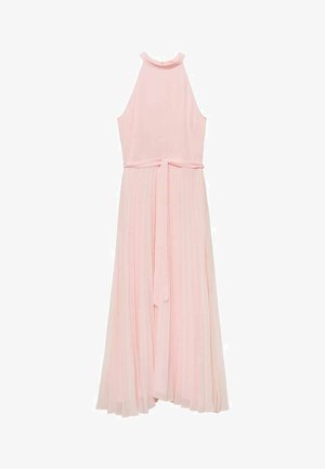Rosa plisserad klänning med ärmlös design, hög halsringning och knytbar midja. Tillverkad av lättviktig tyg för en flödig silhuett.