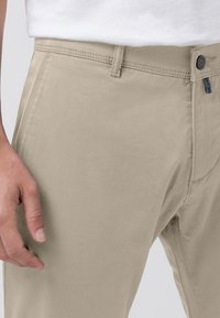 Pierre Cardin FUTUREFLEX ANTIBES - Chinos - vintage khaki