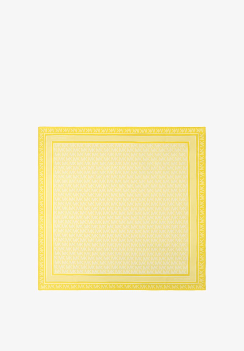 Écharpe rectangulaire jaune avec un motif répétitif du logo « MK » et des bords ornés du même logo en nuances de blanc et de jaune.
