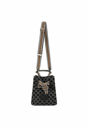 Schwarze Stoff-Schultertasche mit geometrischem Muster, ausgestattet mit einer geknoteten dekorativen Schleife und einem gestreiften, verstellbaren Tragegurt.