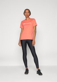 Champion ICONS CREWNECK CONTRAST LOGO - Triko s potiskem - coral