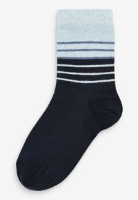 Calzino blu navy con strisce orizzontali azzurre e grigie verso la parte superiore. Realizzato in materiale morbido con una texture liscia e forma standard del calzino.