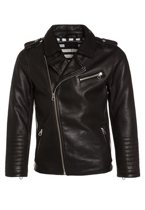 Czarna skórzana kurtka motocyklowa z ukośnymi zamkami, srebrnymi detalami, pikowanym wzorem na rękawach oraz prążkowaną podszewką.