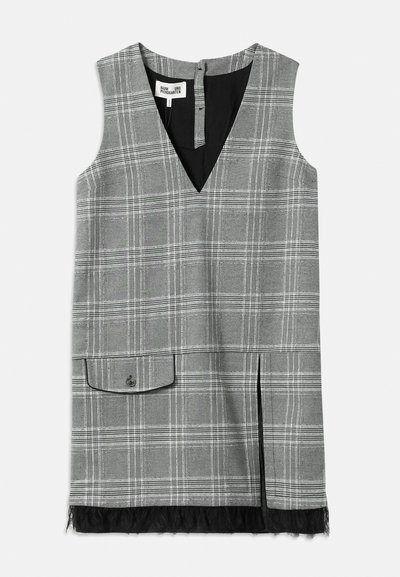 Szara, w kratkę sukienka bez rękawów z dekoltem w szpic, boczną kieszenią i koronkowym wykończeniem u dołu. Posiada czarne podszewkę i zapięcie na guziki z tyłu.