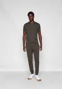Björn Borg CENTRE TAPERED PANTS - Donji dijelovi trenirke - peat