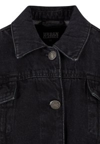 Fekete farmerdzseki, hegyes gallérral, két fémből készült gombbal, melyeken az "Urban Classics" felirat olvasható, valamint látható mellzsebfedőkkel.