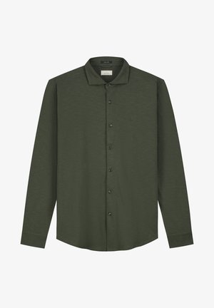 Olívazöld, hosszú ujjú ing, gombos nyakkal, egyetlen mellzsebbel és diszkrét logóval, puha, textúrált anyagból készült.