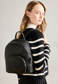 Unselected, black
