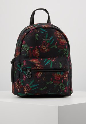 Sac à dos noir avec un motif floral rouge et orange, poche avant zippée, tirette de fermeture éclair en métal circulaire et poignée supérieure en cuir.