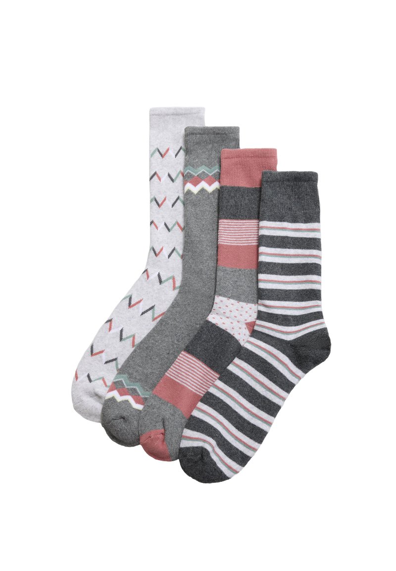 Cuatro pares de calcetines: gris claro con patrón en zigzag, gris con diseños geométricos, rosa polvo a rayas y gris oscuro con rayas finas.