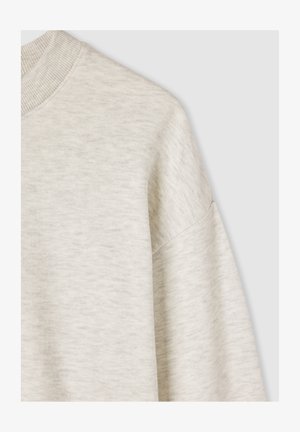 Jasnoszary sweter z ribbed koronką i opadającymi ramionami, z tkaniny o textured i subtelnym wzorze melanżowym.