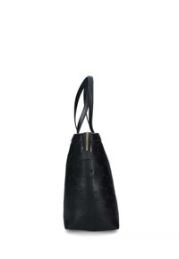 Sac à main en cuir noir avec motif embossé, design effilé et fermeture éclair. Doté de deux longues poignées pour le transport.