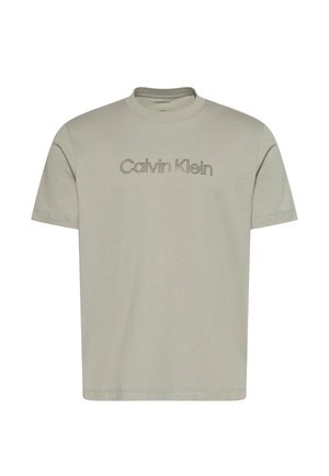 Lichtgrijs T-shirt met korte mouwen en ronde hals met geborduurd "Calvin Klein"-logo in het midden van de borst.